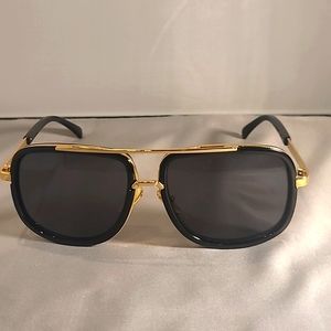 Mens black/gold polarized sunglasses